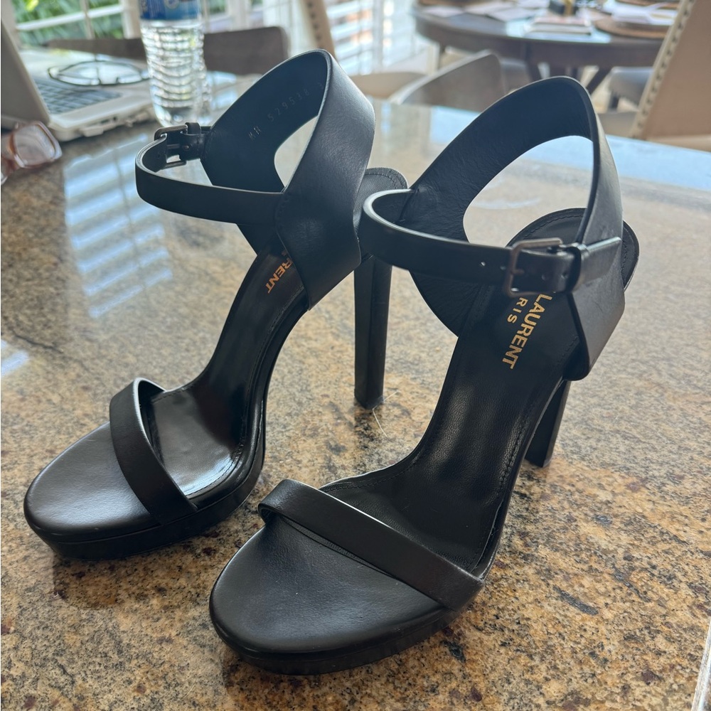 YSL Pumps size 38 black leather